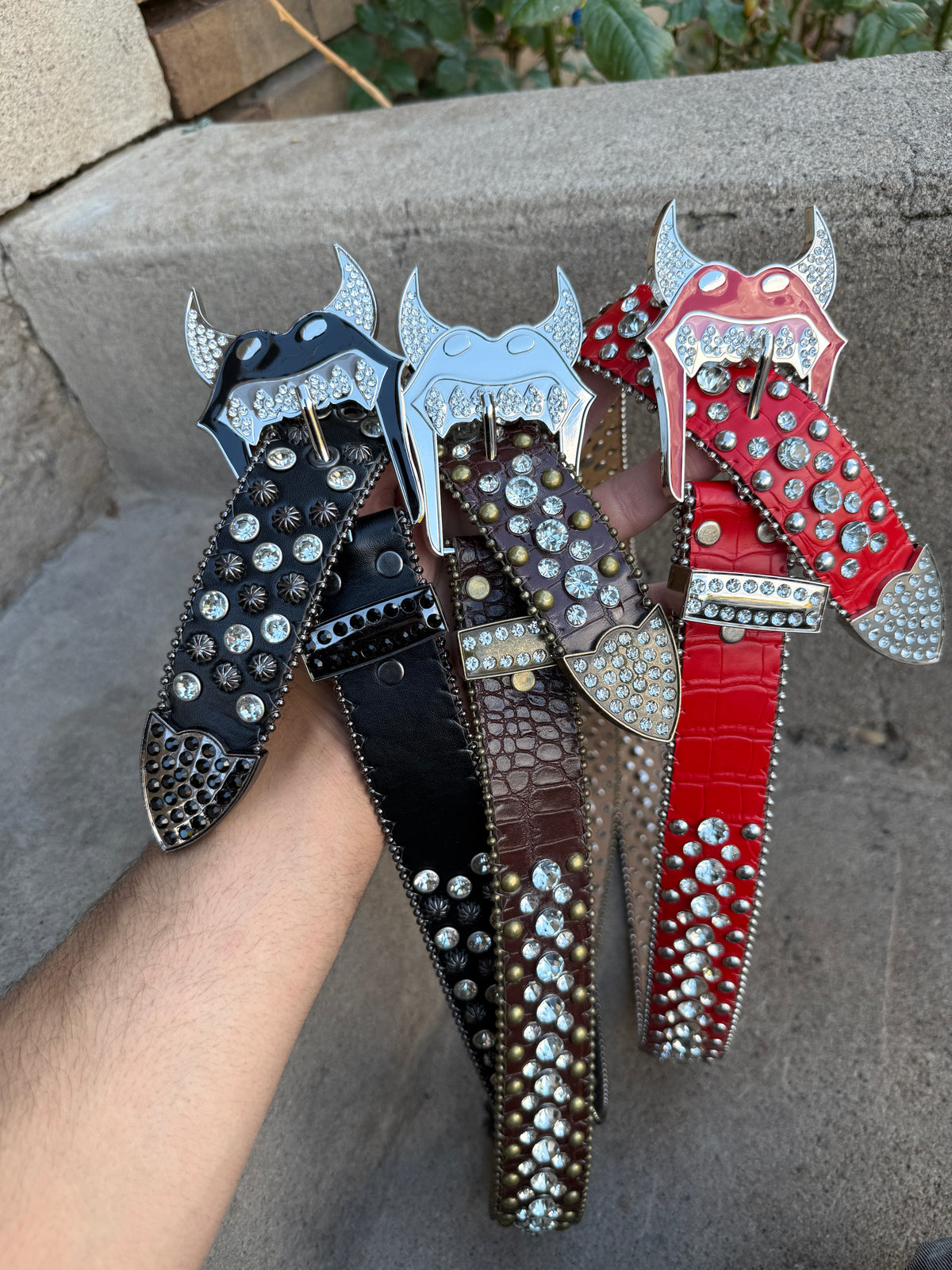 “HOT LIPS RHINESTONE BELT”