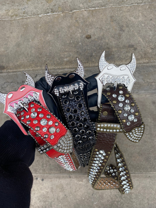 “HOT LIPS RHINESTONE BELT”
